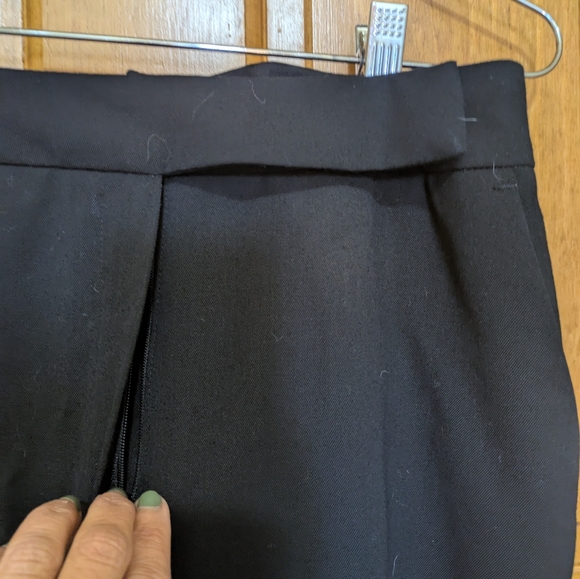 Elegant Black Women's Trousers - Picture 3 of 4